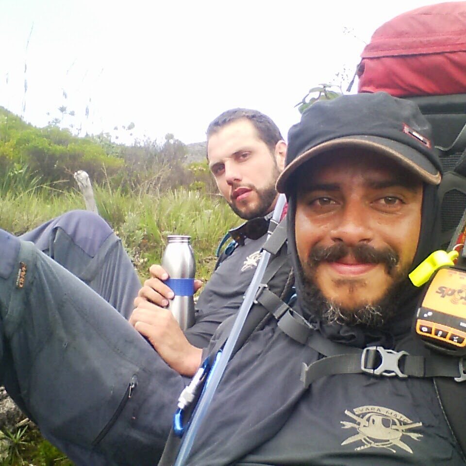 Eu e Igão após 5 dias desbravando uns picos proibidos em MG.